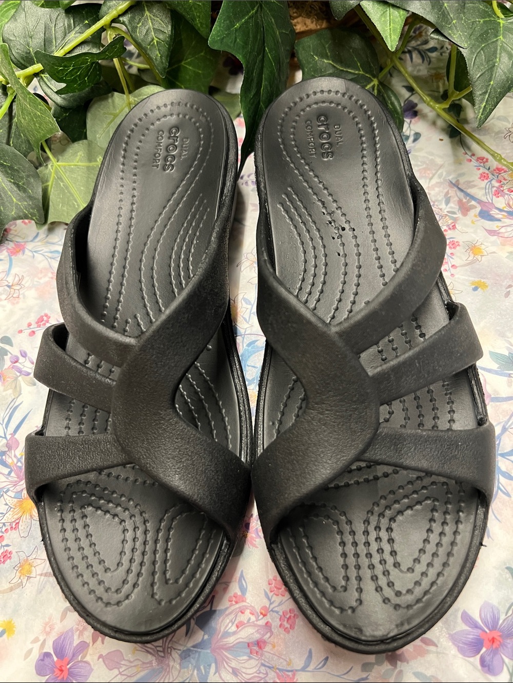 CROCS Black Slip-On Wedge Slide Sandals Size 7 - Picture 4 of 13